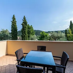 Kastel's House Apartment Roe